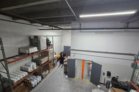 Propiedad comercial en venta en Medley, Florida № 2090858 - foto 21