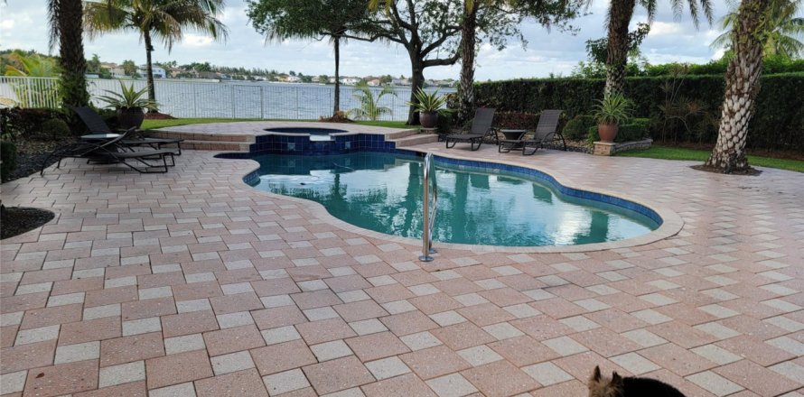 House in Miramar, Florida 6 bedrooms, 375.88 sq.m. № 1116997
