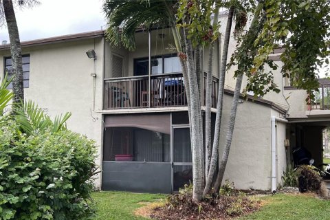 Condo in Miami Gardens, Florida, 2 bedrooms  № 1973784 - photo 4