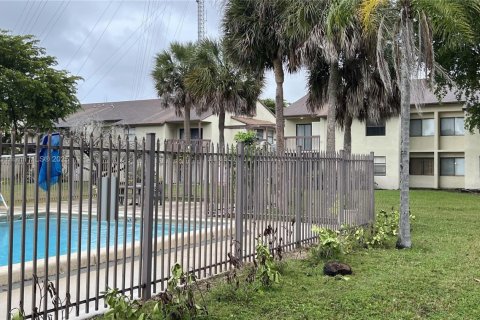 Condo in Miami Gardens, Florida, 2 bedrooms  № 1973784 - photo 6