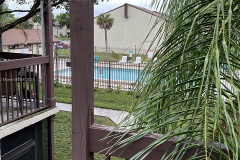 Condo in Miami Gardens, Florida, 2 bedrooms  № 1973784 - photo 2