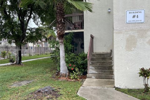 Condo in Miami Gardens, Florida, 2 bedrooms  № 1973784 - photo 3