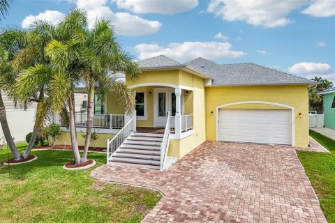 House in Bradenton, Florida 3 bedrooms, 221.66 sq.m. № 2224542