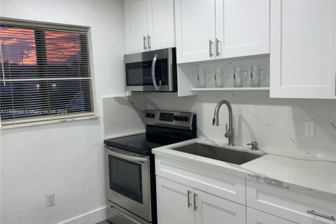 Купить виллу или дом в Хайалиа, Флорида 4 спальни, 130.99м2, № 1994983 - фото 11