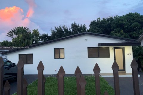 Купить виллу или дом в Хайалиа, Флорида 4 спальни, 130.99м2, № 1994983 - фото 2