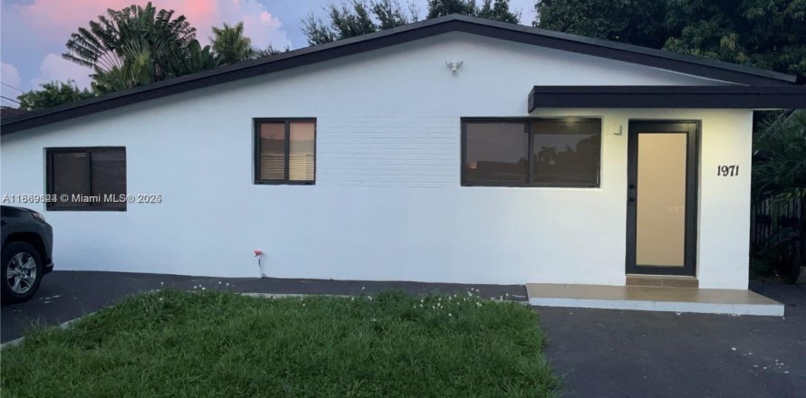 Дом в Хайалиа, Флорида 4 спальни, 130.99м2 № 1994983