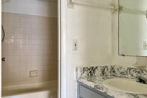 Condominio en alquiler en Tampa, Florida, 2 dormitorios, 90.58 m2 № 1898546 - foto 12