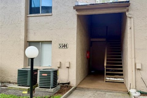 Condominio en alquiler en Tampa, Florida, 2 dormitorios, 90.58 m2 № 1898546 - foto 1