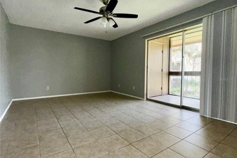 Condominio en alquiler en Tampa, Florida, 2 dormitorios, 90.58 m2 № 1898546 - foto 3