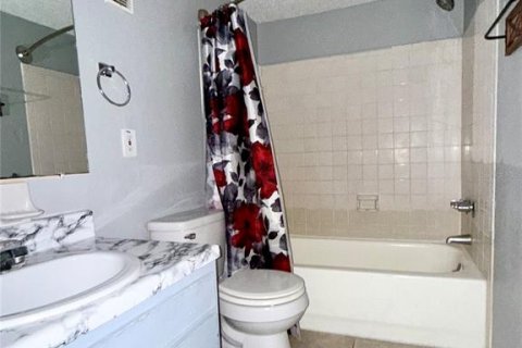 Condominio en alquiler en Tampa, Florida, 2 dormitorios, 90.58 m2 № 1898546 - foto 9