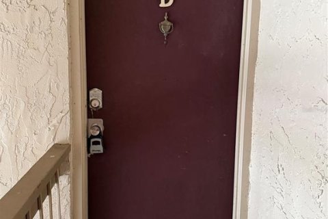 Condominio en alquiler en Tampa, Florida, 2 dormitorios, 90.58 m2 № 1898546 - foto 2