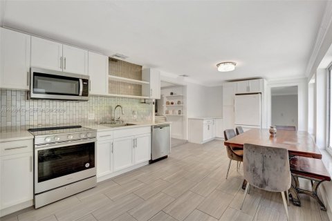 Casa en Pompano Beach, Florida 5 dormitorios, 156.45 m2 № 2020315