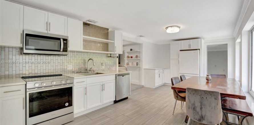 Casa en Pompano Beach, Florida 5 dormitorios, 156.45 m2 № 2020315