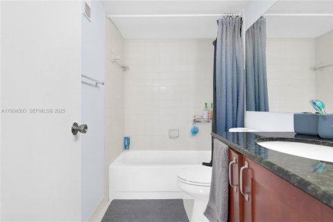 Снять в аренду кондоминиум в Майами, Флорида 2 спальни, 91.51м2, № 1992511 - фото 23