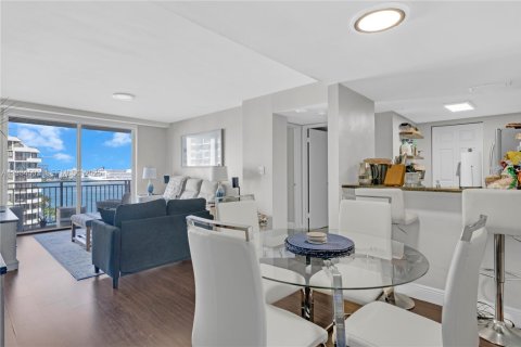 Снять в аренду кондоминиум в Майами, Флорида 2 спальни, 91.51м2, № 1992511 - фото 8