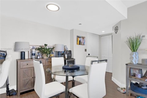 Снять в аренду кондоминиум в Майами, Флорида 2 спальни, 91.51м2, № 1992511 - фото 10