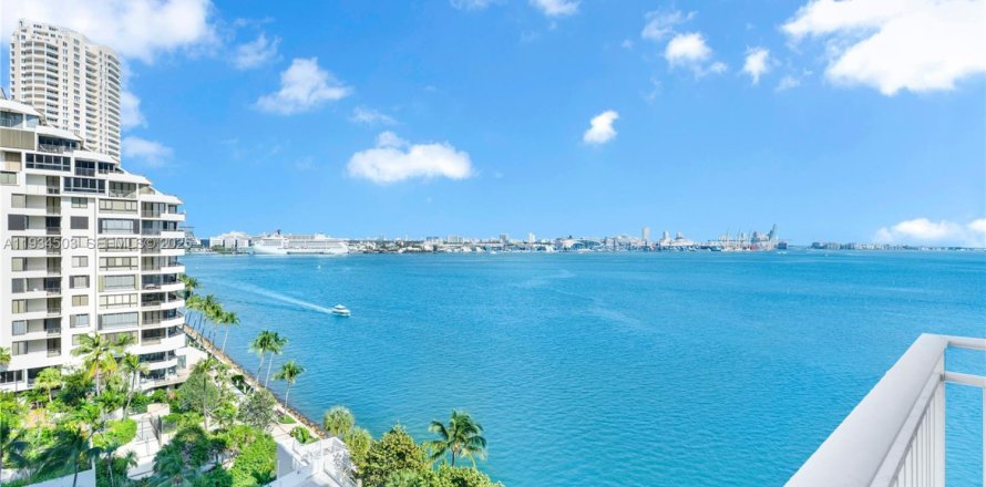 Кондоминиум с 2 спальнями в Майами, Флорида № 1992511