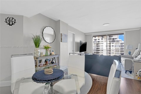 Снять в аренду кондоминиум в Майами, Флорида 2 спальни, 91.51м2, № 1992511 - фото 7