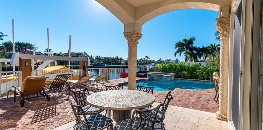 House in Delray Beach, Florida 4 bedrooms № 2158519