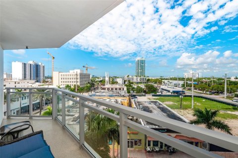 Condominio en venta en Miami Beach, Florida, 2 dormitorios, 135.17 m2 № 1942048 - foto 1