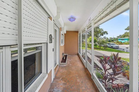 Villa ou maison à vendre à Clearwater, Floride: 2 chambres, 110 m2 № 2397037 - photo 4