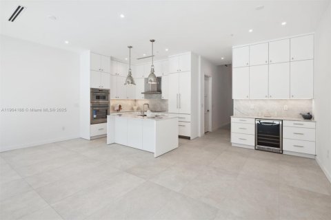 Adosado en venta en Pompano Beach, Florida, 2 dormitorios, 134.71 m2 № 2081885 - foto 10