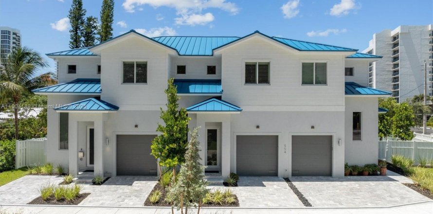 Adosado en Pompano Beach, Florida 2 dormitorios, 134.71 m2 № 2081885