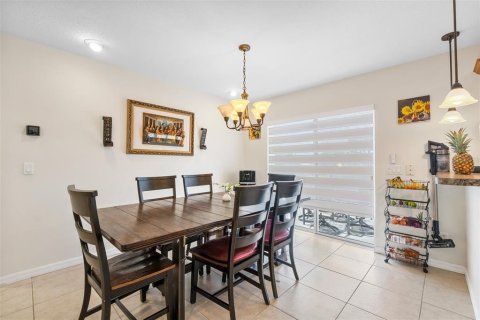 House in Haines City, Florida 3 bedrooms, 187.01 sq.m. № 1915217 - photo 8