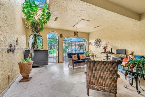 Touwnhouse à louer à Doral, Floride: 2 chambres, 162.58 m2 № 2049904 - photo 3