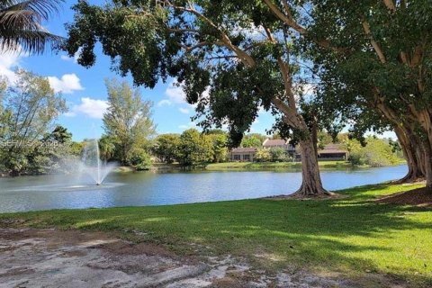 Touwnhouse à louer à Doral, Floride: 2 chambres, 162.58 m2 № 2049904 - photo 28