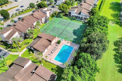 Touwnhouse à louer à Doral, Floride: 2 chambres, 162.58 m2 № 2049904 - photo 27