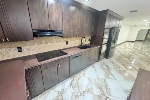 Touwnhouse à louer à Doral, Floride: 2 chambres, 162.58 m2 № 2049904 - photo 10