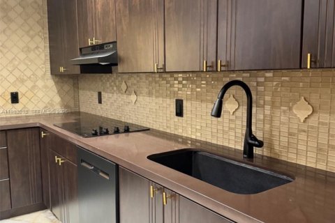 Touwnhouse à louer à Doral, Floride: 2 chambres, 162.58 m2 № 2049904 - photo 9