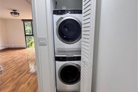 Touwnhouse à louer à Doral, Floride: 2 chambres, 162.58 m2 № 2049904 - photo 24