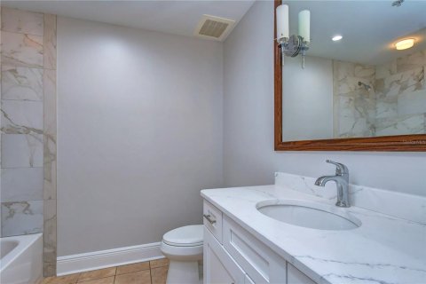 Condo in Tampa, Florida, 2 bedrooms  № 1887149 - photo 13