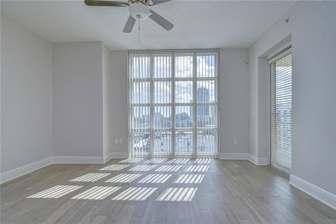 Condo in Tampa, Florida, 2 bedrooms  № 1887149 - photo 24