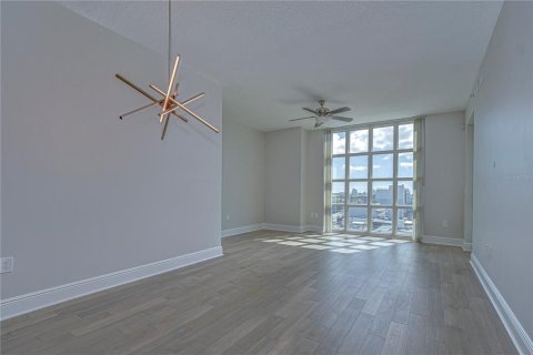 Condo in Tampa, Florida, 2 bedrooms  № 1887149 - photo 25
