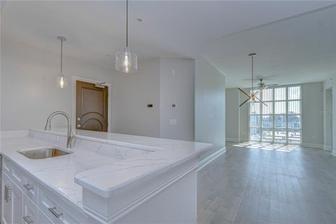 Condo in Tampa, Florida, 2 bedrooms  № 1887149 - photo 8