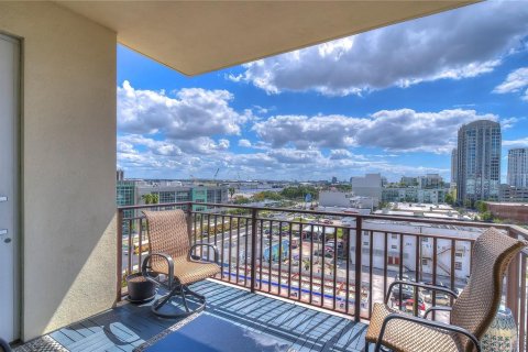 Condo in Tampa, Florida, 2 bedrooms  № 1887149 - photo 26
