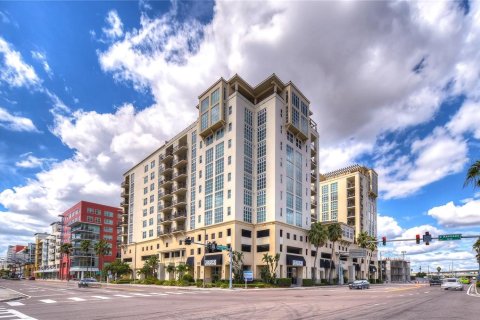 Condo in Tampa, Florida, 2 bedrooms  № 1887149 - photo 1