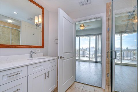 Condo in Tampa, Florida, 2 bedrooms  № 1887149 - photo 20