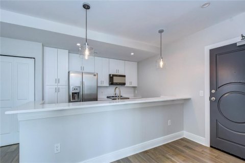 Condo in Tampa, Florida, 2 bedrooms  № 1887149 - photo 5