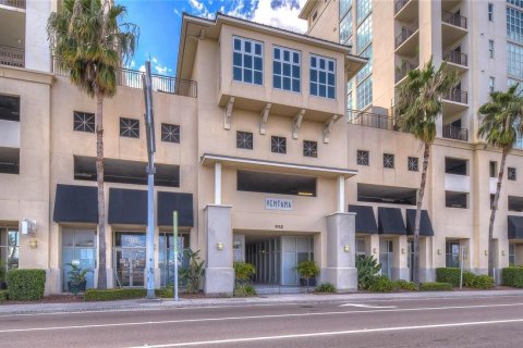 Condo in Tampa, Florida, 2 bedrooms  № 1887149 - photo 3