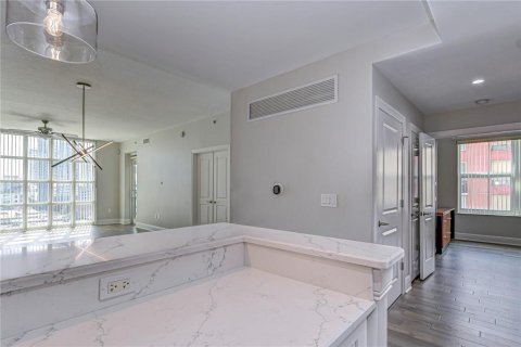 Condo in Tampa, Florida, 2 bedrooms  № 1887149 - photo 10