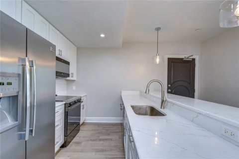 Condo in Tampa, Florida, 2 bedrooms  № 1887149 - photo 6