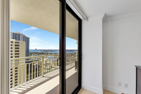 Condo in Riviera Beach, Florida, 1 bedroom № 2146406 - photo 16