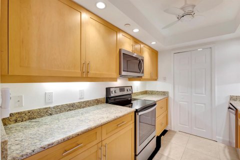 Condo in Riviera Beach, Florida, 1 bedroom № 2146406 - photo 10