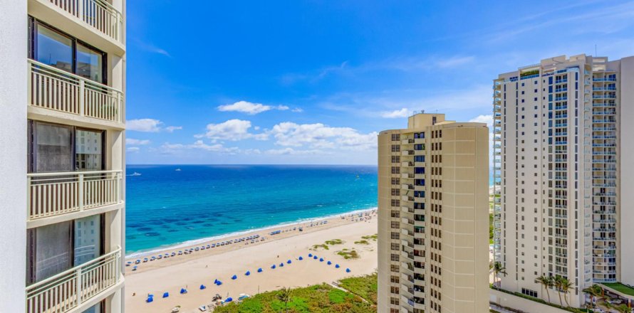 Condo in Riviera Beach, Florida, 1 bedroom № 2146406