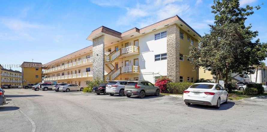 Condominio en Lauderdale Lakes, Florida, 2 dormitorios  № 2032341