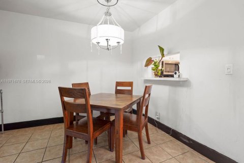 Condominio en venta en Lauderdale Lakes, Florida, 2 dormitorios, 87.7 m2 № 2032341 - foto 5